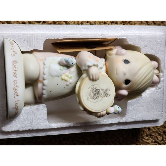 Precious Moments Figurine Birds Of Feather Collect Together 1986 Vintage E-0006 - Picture 2 of 11